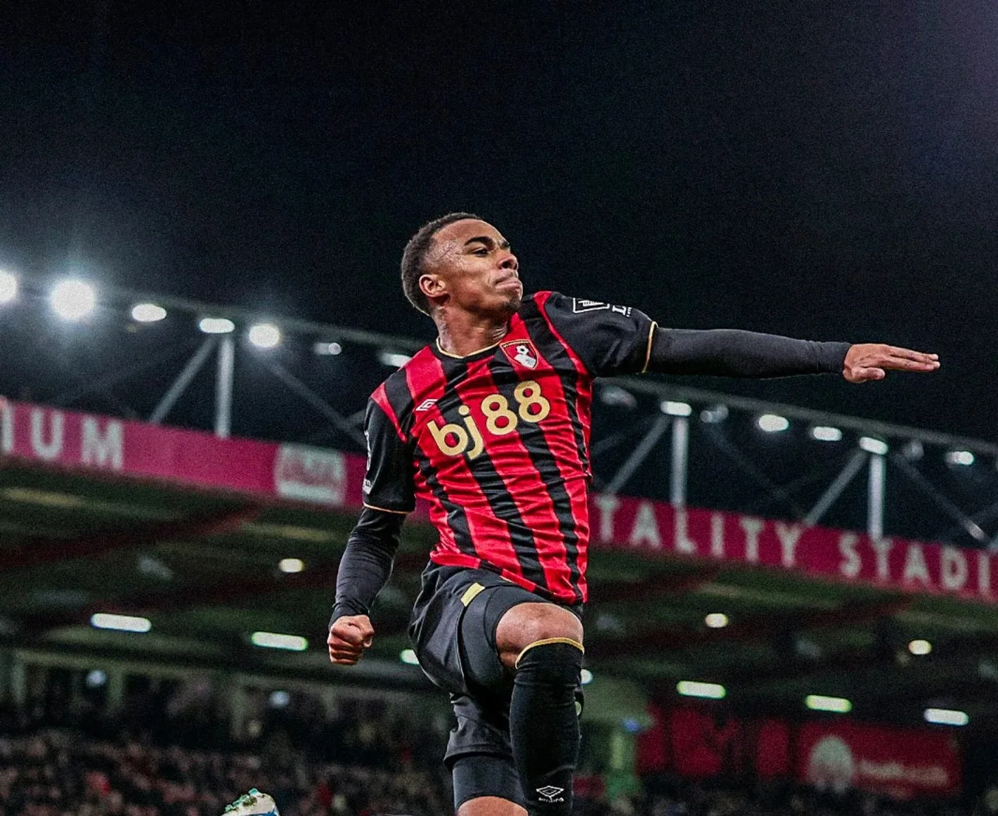 Liverpool di Posisi Terdepan: Arne Slot Bidik Eli Junior Kroupi, Sensasi Remaja Bournemouth yang Dijuluki 'The Next Mbappe'