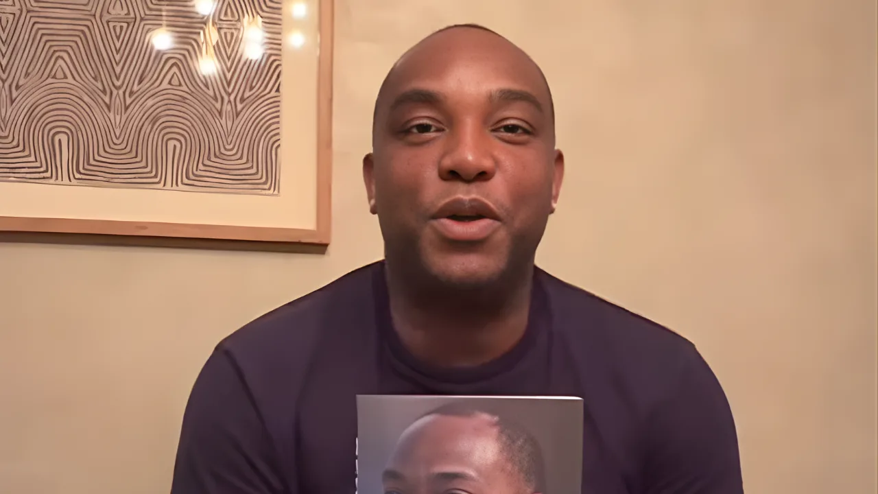 Jendela Sang Legenda: Buku Terbaru Benni McCarthy Ungkap Sisi Lain Kehidupan Ikon Sepak Bola Afrika Selatan