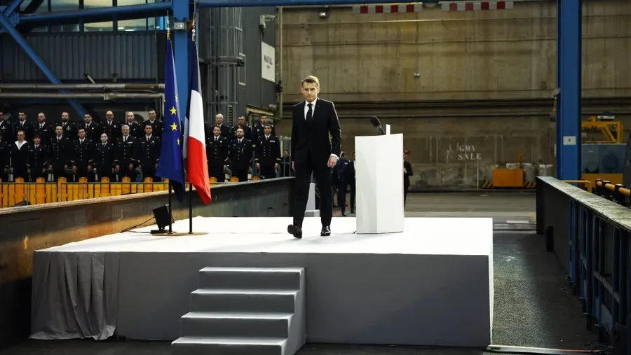 Macron Tarik Mundur Kapal Induk Nuklir 'Charles de Gaulle' dari Baltik, Segera Merapat ke Mediterania