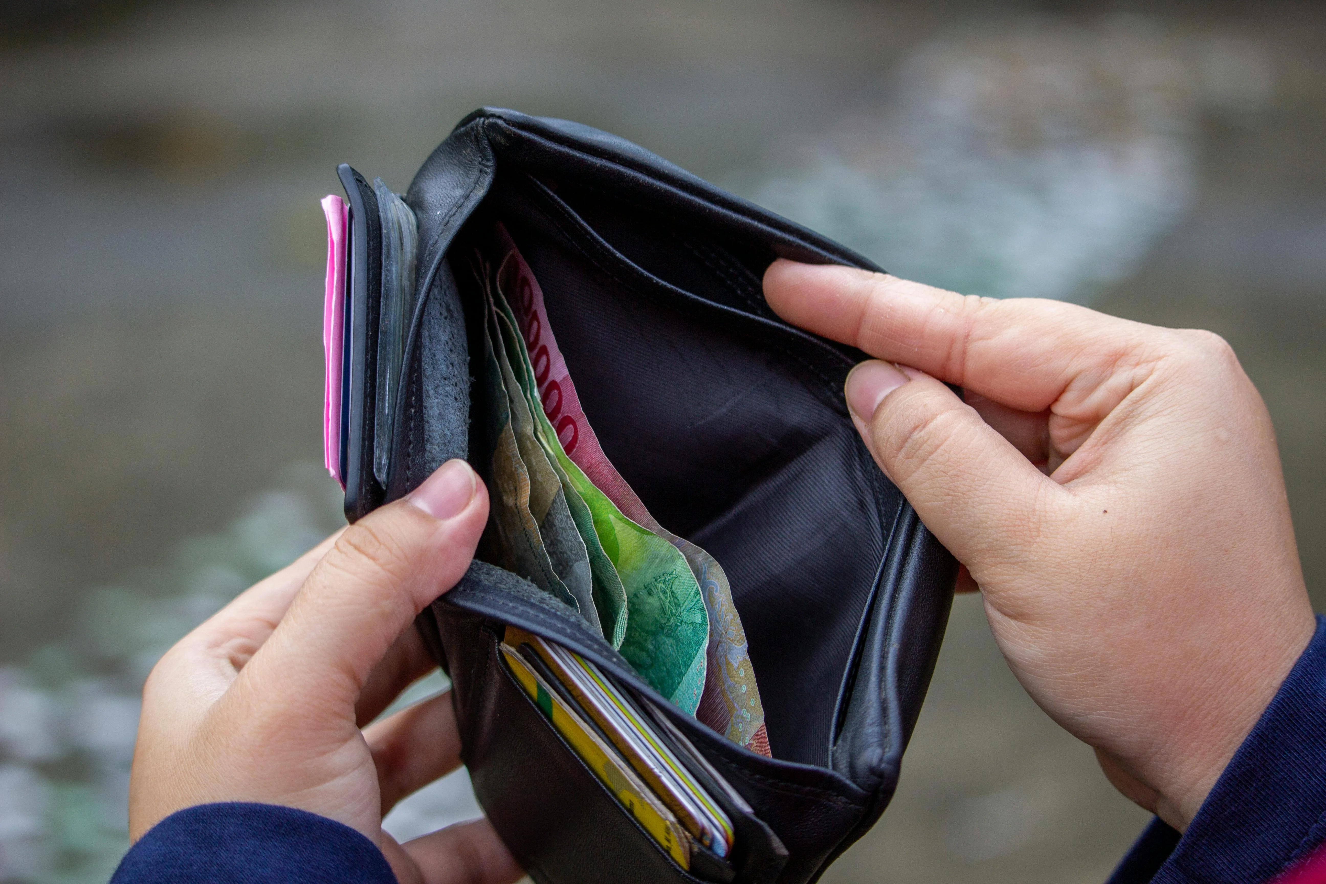 Fitch Koreksi Prospek Utang Indonesia Menjadi Negatif: Alarm Kredibilitas Fiskal dan Sentralisasi Kebijakan