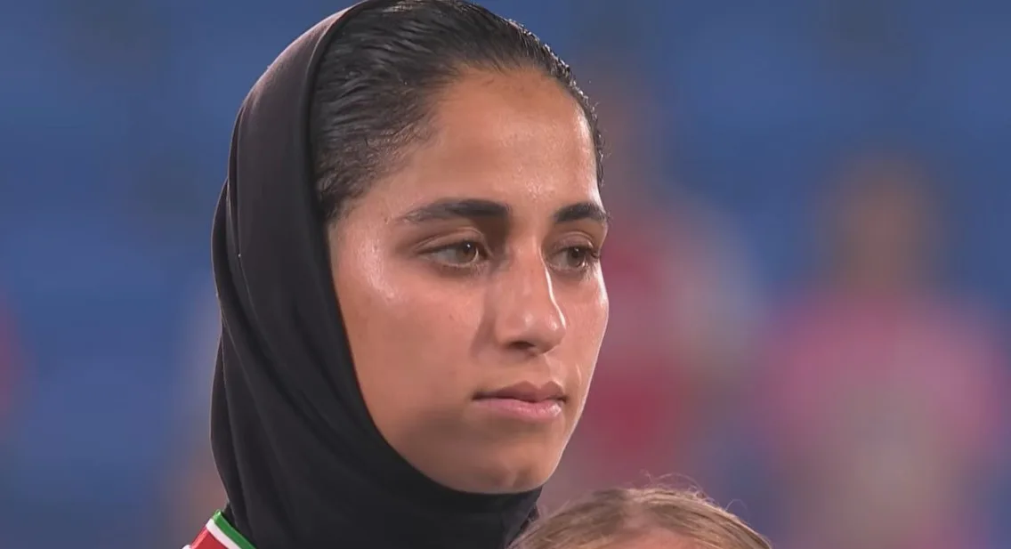 Diplomasi di Atas Rumput Hijau: Timnas Wanita Iran Bertahan di Tengah Gempuran dan Putusnya Komunikasi dengan Keluarga