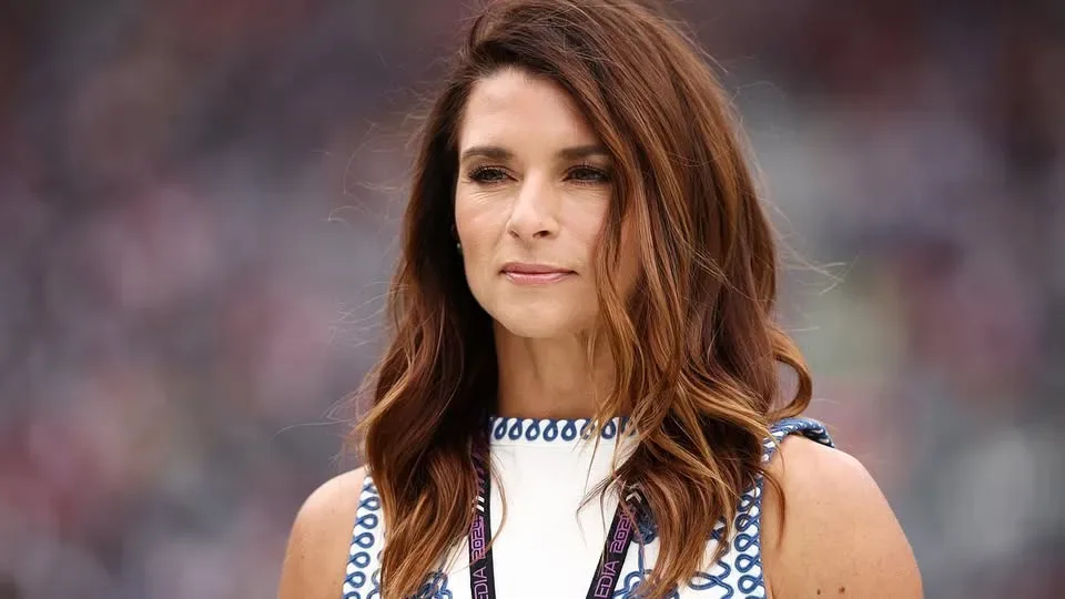 Sky Sports F1 Berguncang: Danica Patrick Resmi "Dipecat" dari Tim Siaran, Akhir Kontroversial Sang Legenda di Layar Kaca!