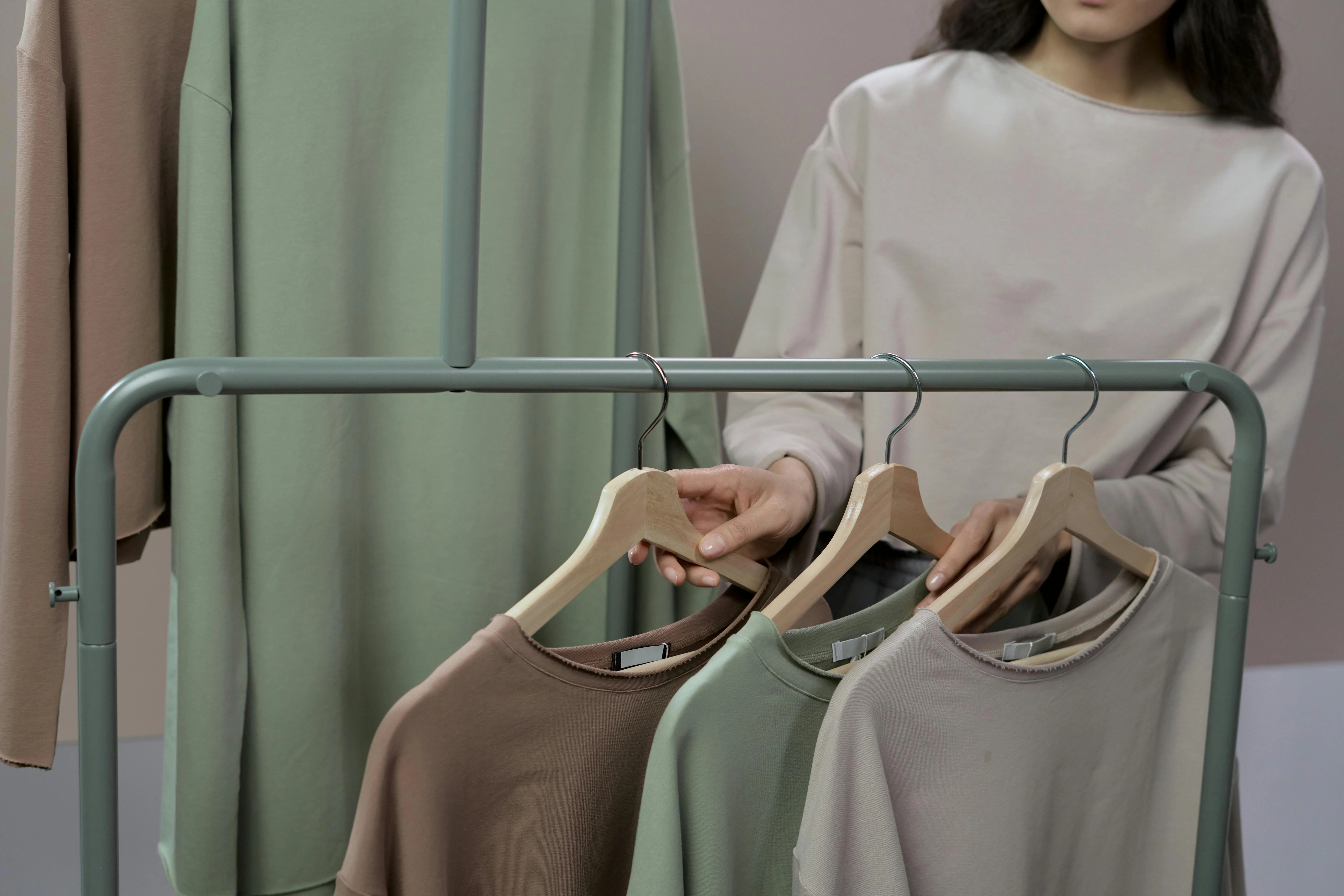 Estetika Lebaran 2026: Strategi Kombinasi Tekstur Tile dan Satin dalam Tren "Quiet Luxury"