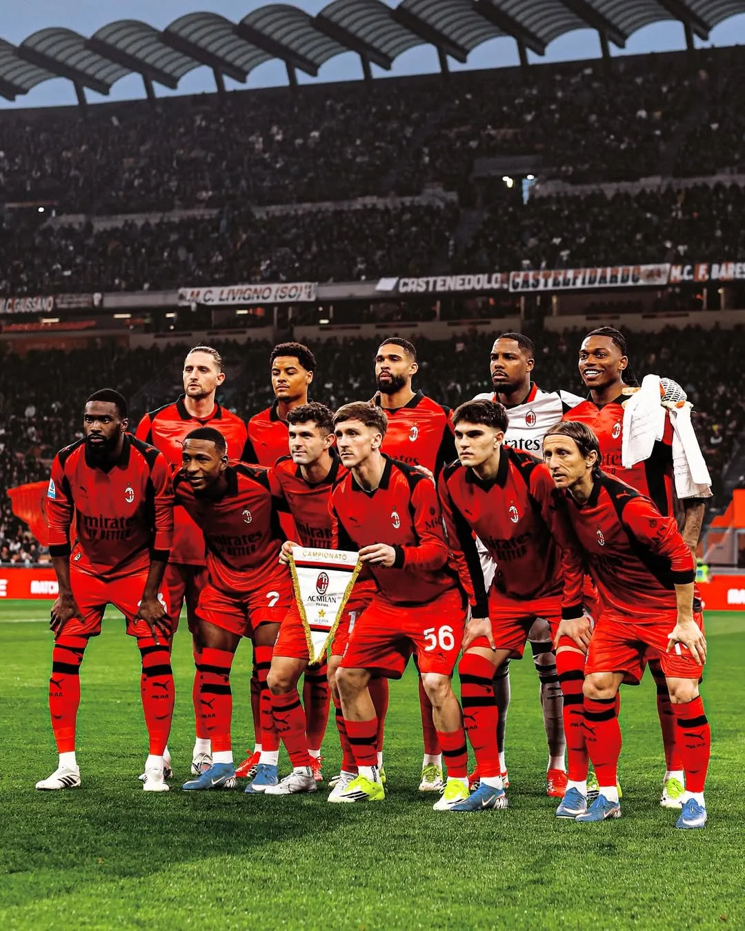 Analisis "Sliding Doors" Derby della Madonnina: Dinamika Perebutan Strategis AC Milan dan Inter Milan