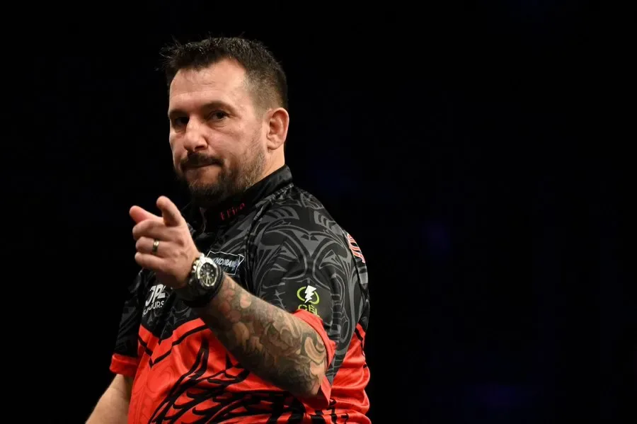 Kejutan Premier League Darts: Jonny Clayton Mengundurkan Diri Akibat Masalah Kesehatan Mendadak