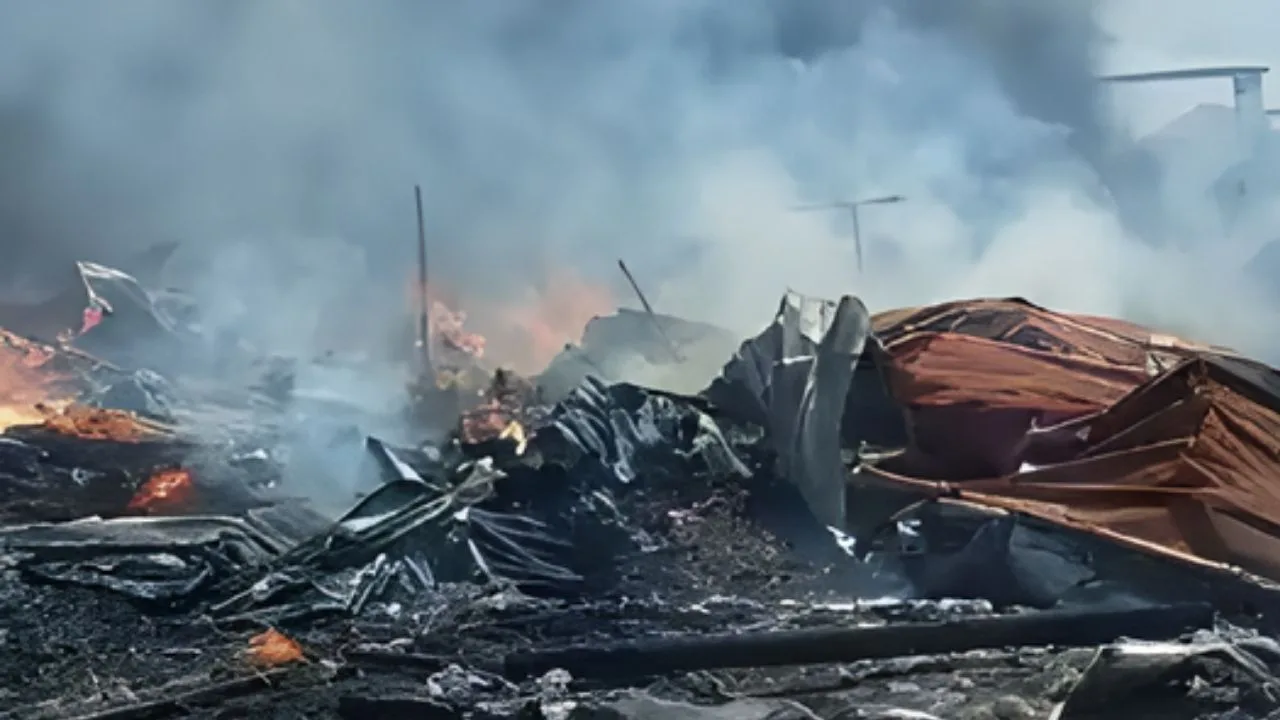 Insiden Kebakaran Hebat: Belasan Lapak Kayu di Kalideres Hangus, 90 Personel Damkar Dikerahkan