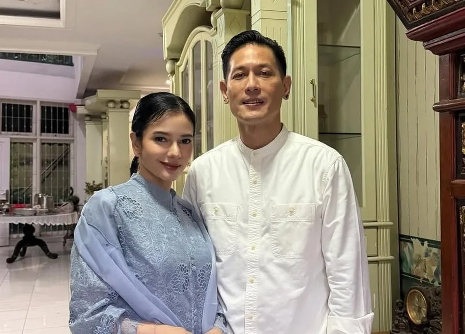Potret Mesra Chef Juna dan Citra Anidya Rayakan Lebaran Bareng, Pakaian dan Agama Jadi Sorotan Netizen