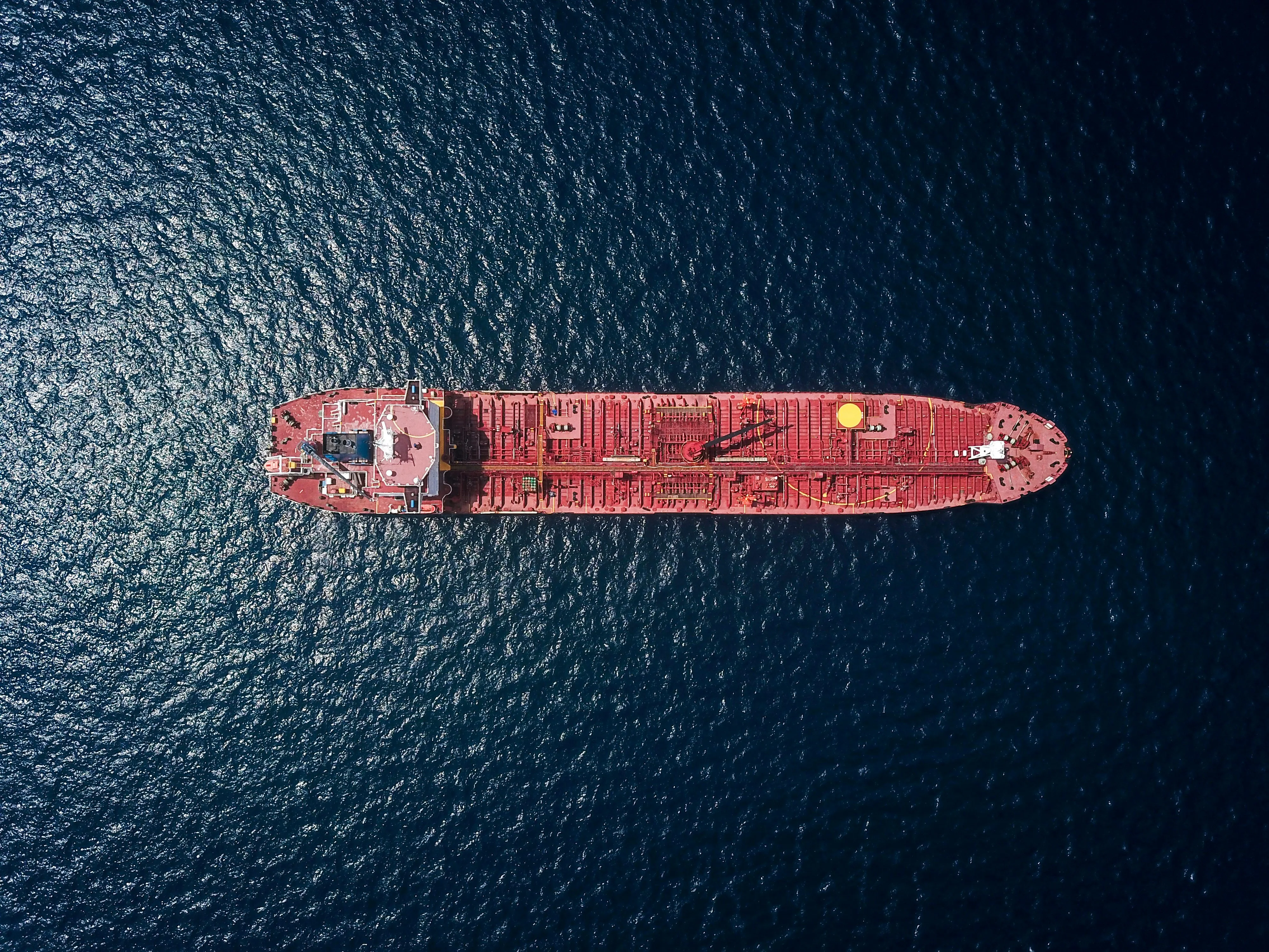 Eskalasi Teluk Persik: Serangan Tanker di Dubai dan Ultimatum "Obliterasi" Energi Iran oleh Donald Trump