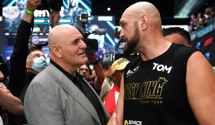 Family Feud! Tyson Fury "Tampar" Balik Kritik Sang Ayah di Tengah Persiapan Mega-Fight 2026