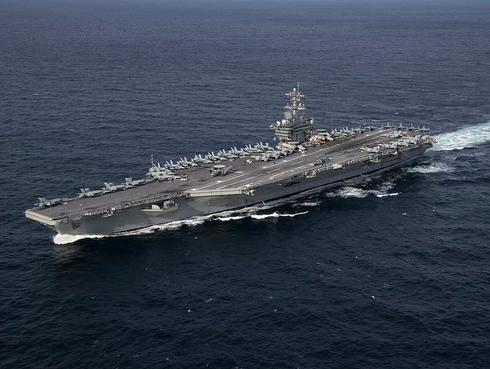 Eskalasi Total: IRGC Lancarkan Serangan Rudal Balistik Terhadap Kapal Induk USS Abraham Lincoln