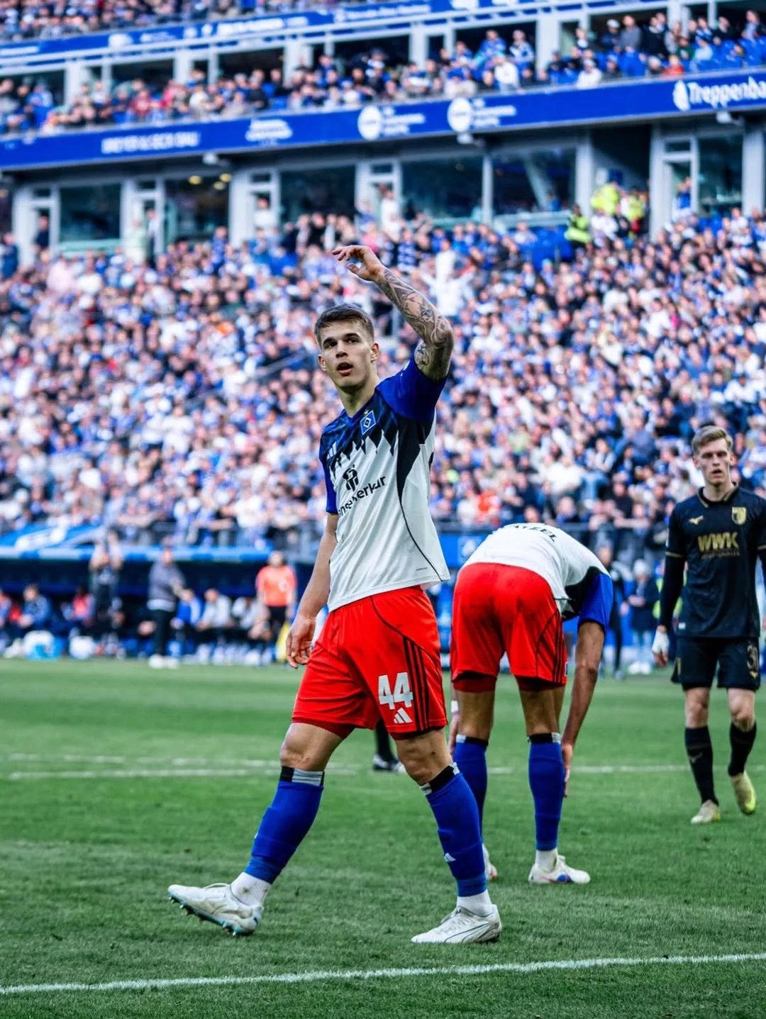 Kabar Baik bagi Tottenham: Luka Vuskovic Isyaratkan Bertahan di Hamburg Demi Main Bareng Sang Kakak