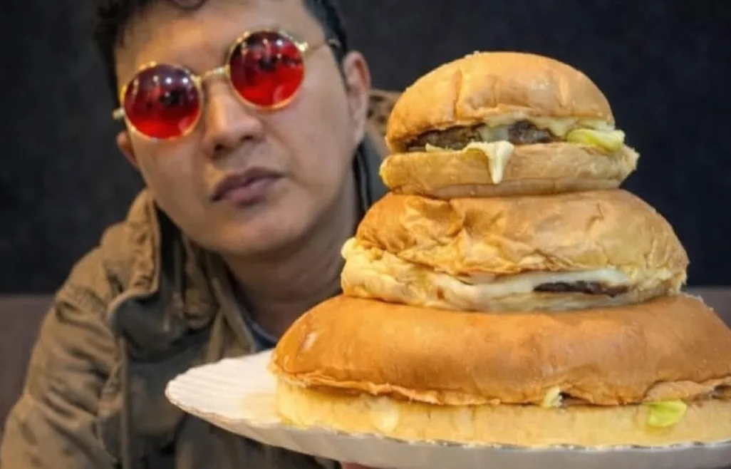 Respons Aldi Taher Usai Viral Pelanggan Burgernya Disiram Air oleh Tetangga