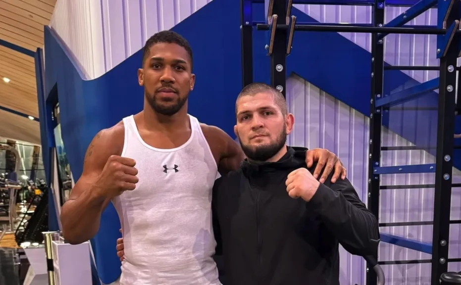 Perilaku Tak Biasa Anthony Joshua Tersorot Saat Nonton Langsung Duel Tyson Fury