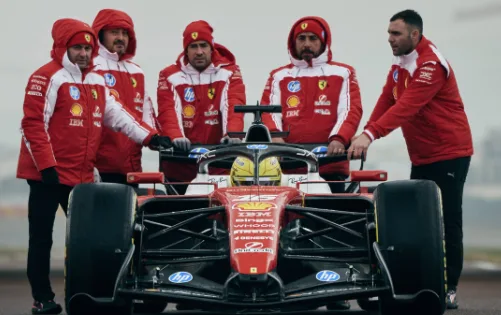 Lewis Hamilton Tuntaskan Uji Coba Vital Bersama Ferrari untuk Pirelli
