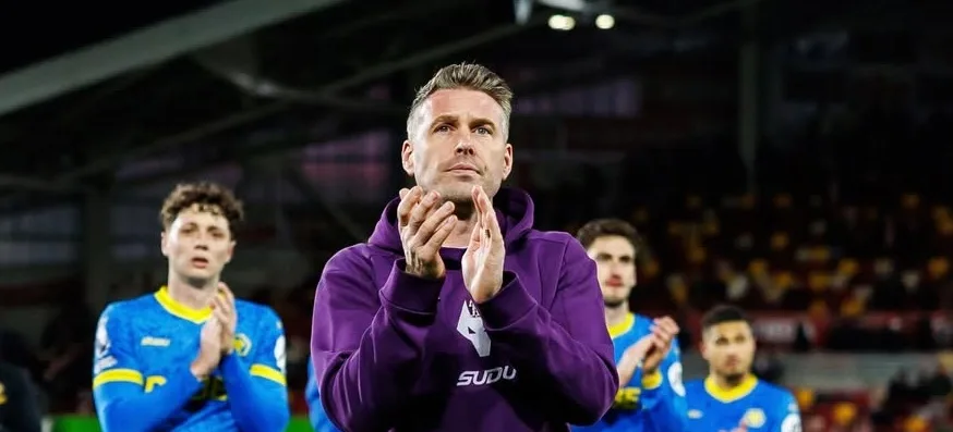 Di Ambang Degradasi, Rob Edwards Tuntut Harga Diri dan Profesionalisme Skuad Wolves