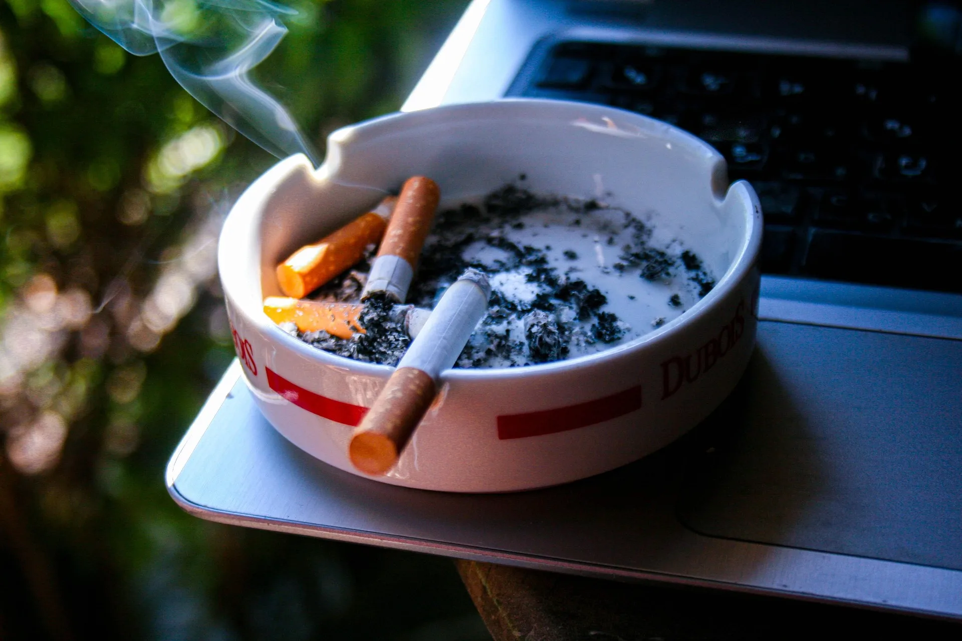 Inggris Resmi Larang Generasi 2009 ke Bawah Beli Rokok: Hukum Terkeras dalam Sejarah Pencegahan Tembakau