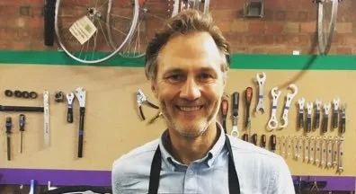 Kisah David Morrissey: Panggilan Telepon Tengah Malam yang Menyelamatkannya dari Jeratan Alkohol