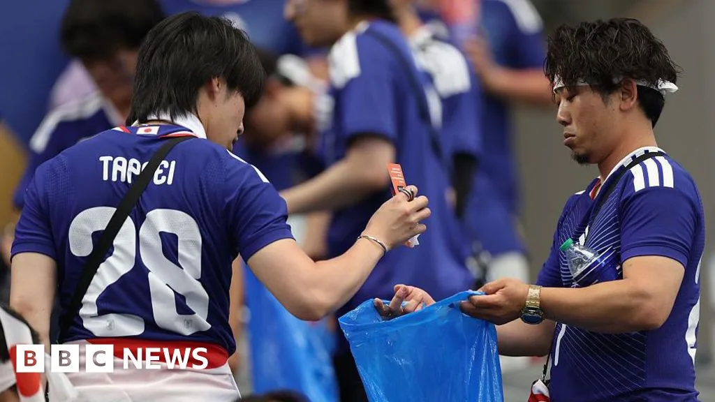 Kebiasaan Bersih-bersih Suporter Jepang di Stadion Piala Dunia: Antara Pujian dan Kritik di Dalam Negeri