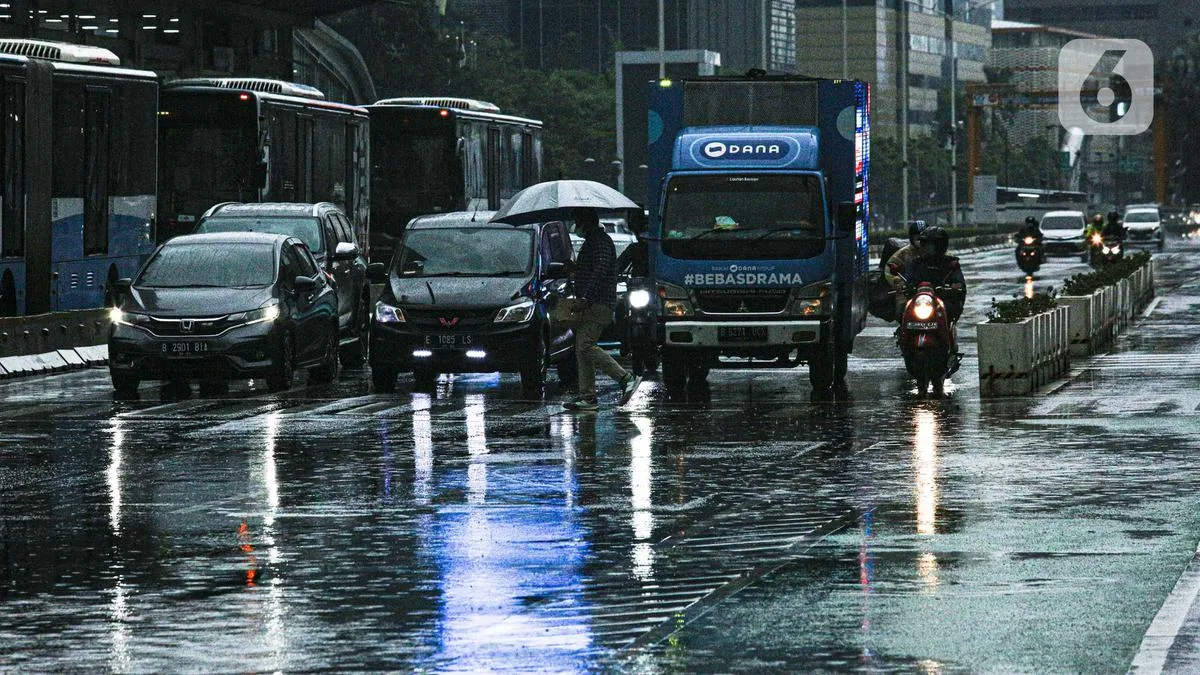 BMKG Peringatkan Hujan Lebat di Tiga Kota, Jakarta Cerah Berawan
