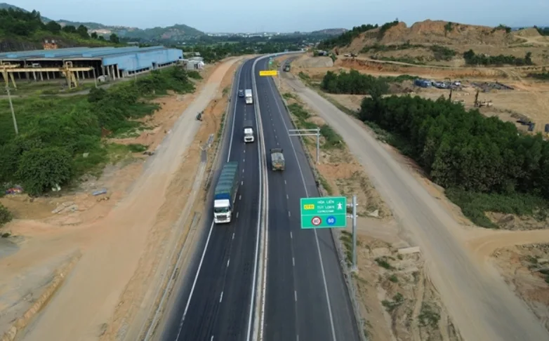 Vietnam Targetkan Perluasan Jalan Tol Utara-Selatan Rampung 2030: Strategi Infrastruktur Bertahap
