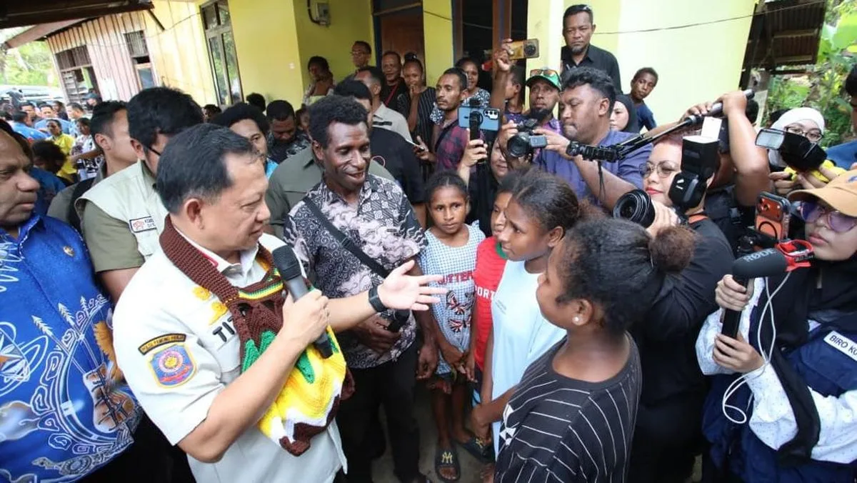 Tito Karnavian Turun ke Jayapura Pastikan Program Bedah Rumah Tepat Sasaran