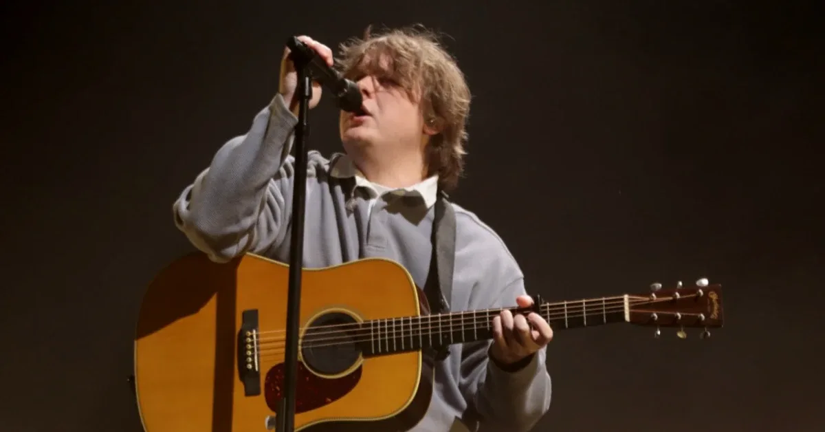 Lewis Capaldi Siap Rilis Album Baru Usai Pulih dari Gangguan Mental