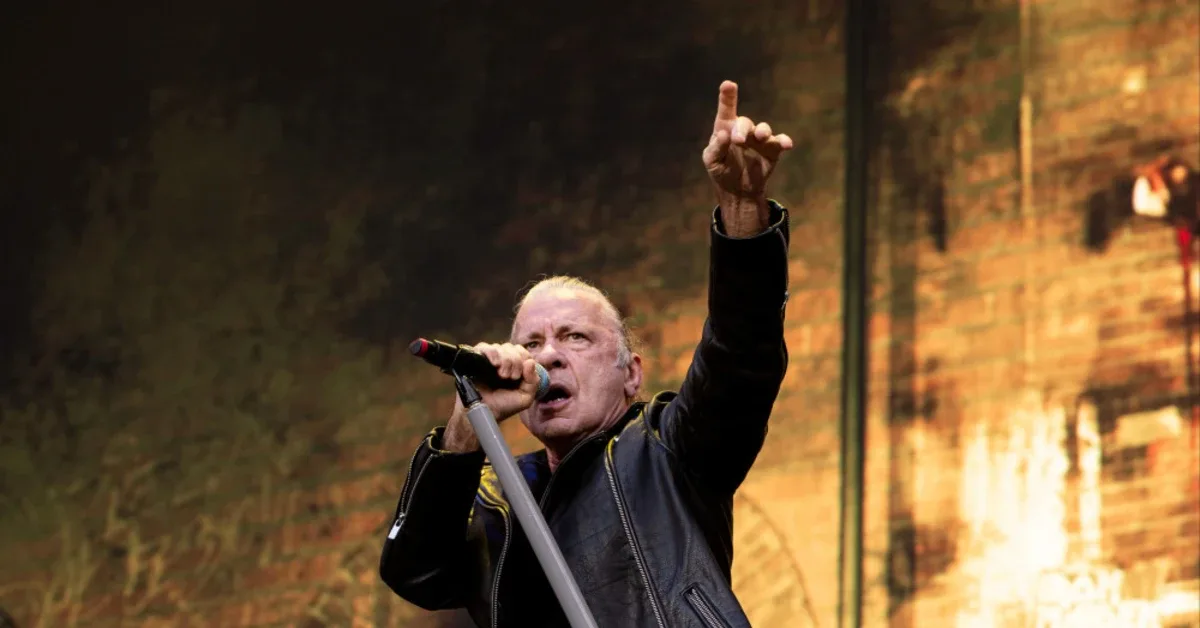 Iron Maiden Gembok Ponsel Penonton di Konser Paris demi Film Tur