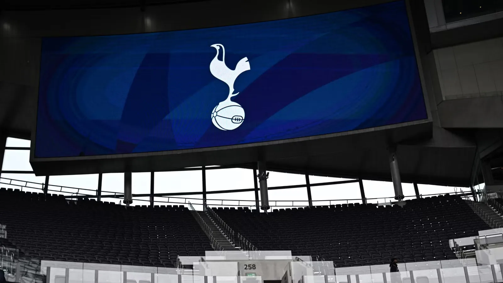Buru Gelandang Bertahan: Tottenham Siapkan Dana £85 Juta untuk Mateus Fernandes