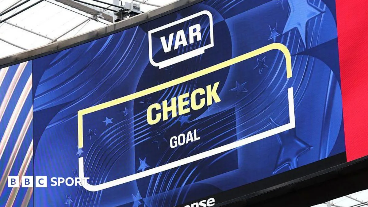 VAR di Piala Dunia Lebih Cepat dan Minim Kontroversi, Premier League Justru Sebaliknya