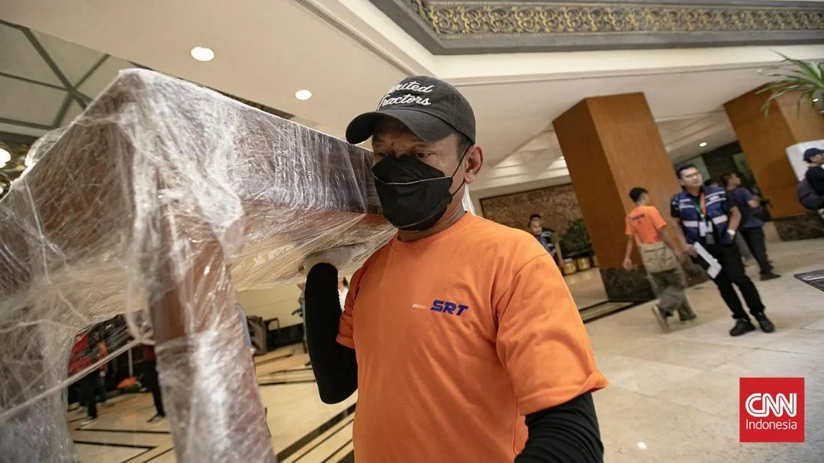 Proses Pengosongan Eks Hotel Sultan: Barang-Barang Mulai Dikirim ke Gudang Cikarang