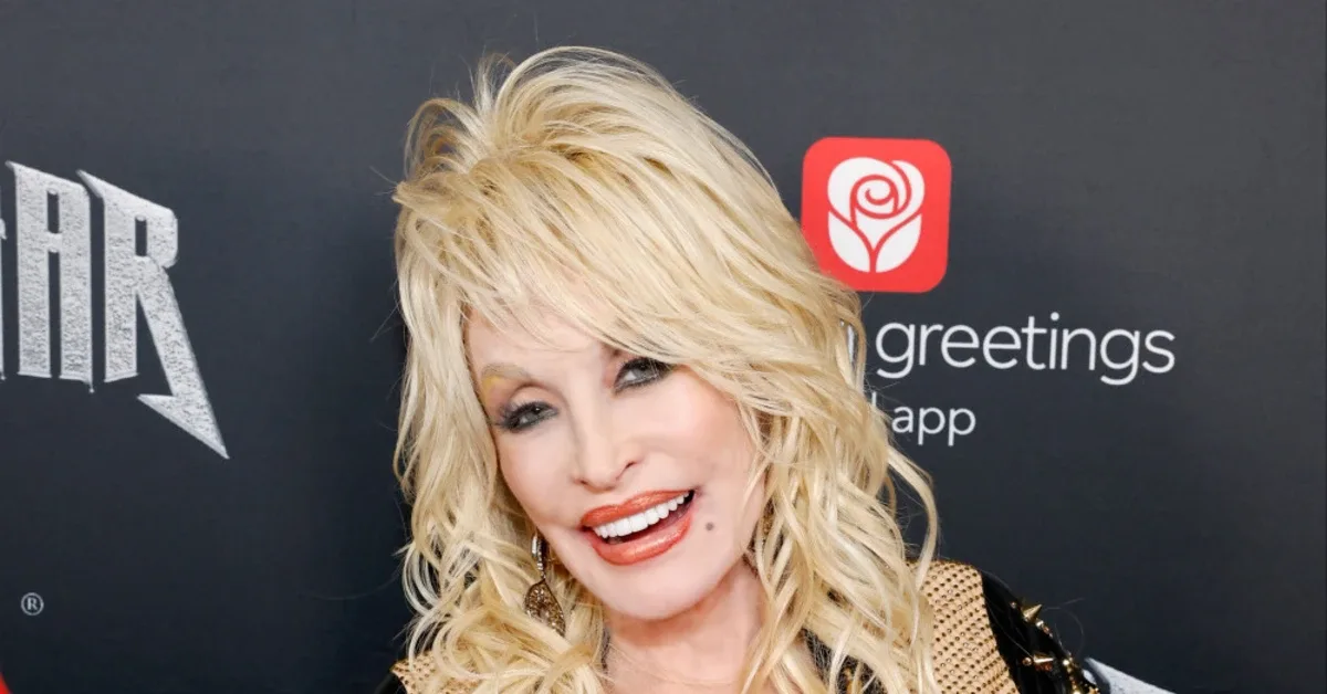 Dolly Parton Hadir di Peresmian Tennessean Travel Shop, Sindir Pesaing dengan Humas Khas