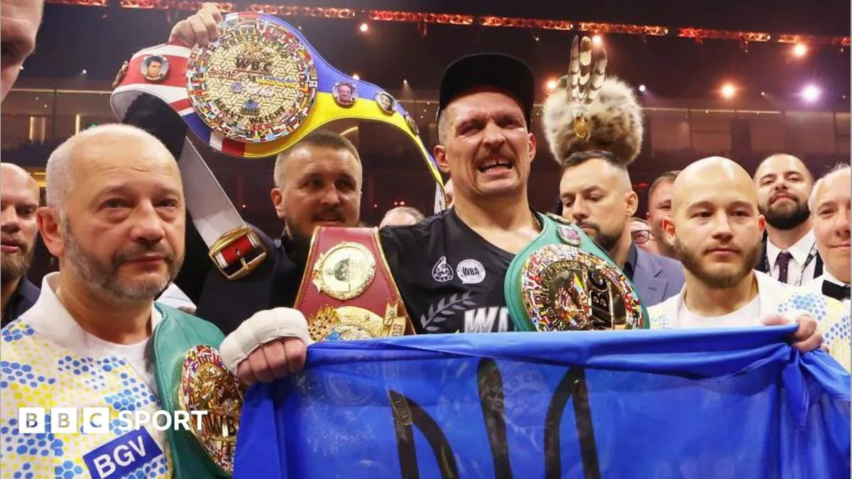 Usyk Lepas Semua Sabuk Juara, Tapi Belum Gantung Sarung Tangan