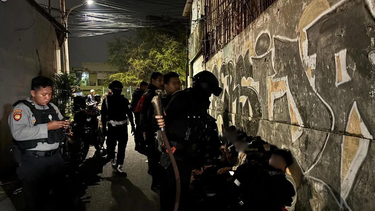 Patroli Gabungan Brimob Gagalkan Tawuran di Ciracas, Delapan Remaja Diamankan