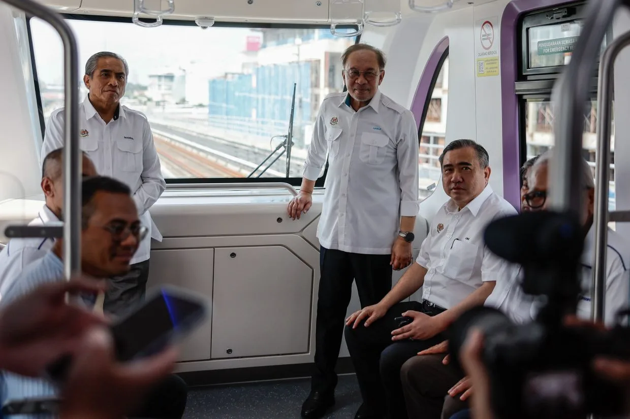 Anwar Ibrahim Perintahkan Percepatan TOD di Sekitar Stasiun LRT3, Prioritas Rumah Murah