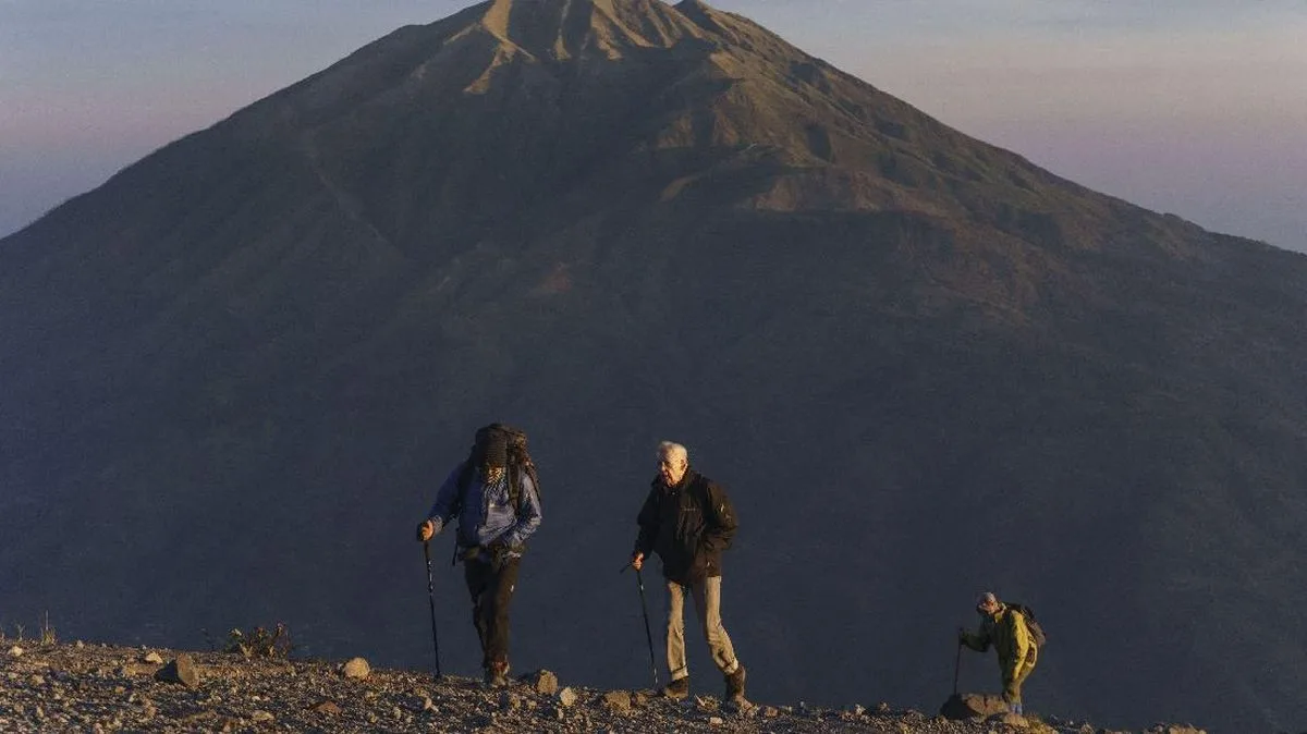 Jalur Pendakian Merapi Masih Ditutup, Status Siaga Belum Dicabut