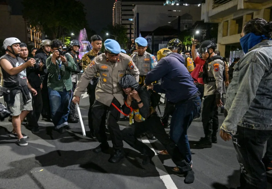 Bentrok Surabaya: Empat Tersangka, Enam Demonstran Positif Narkoba