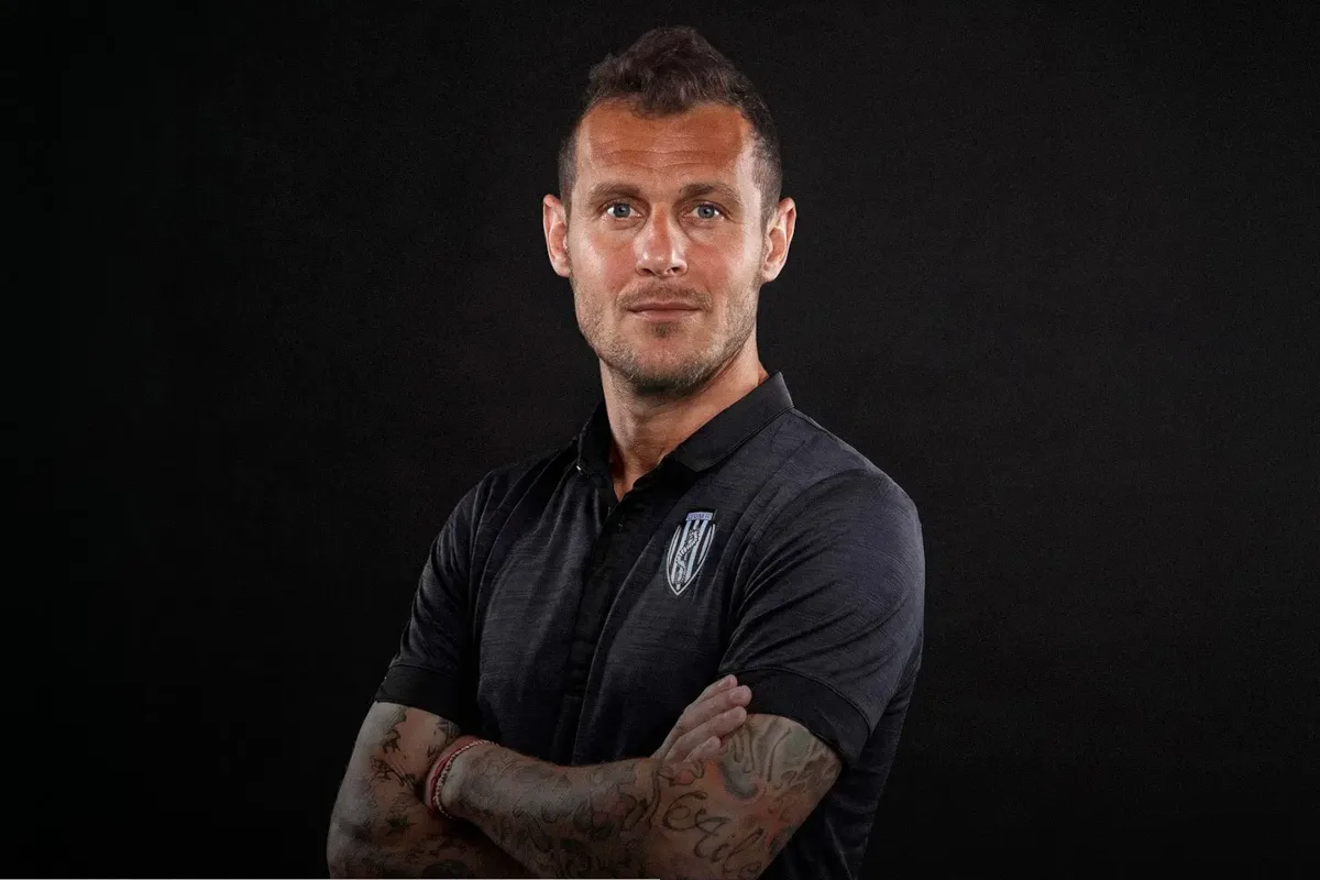 Diamanti Gantikan Cole di Cesena: Petualangan Baru Eks Bintang Serie A