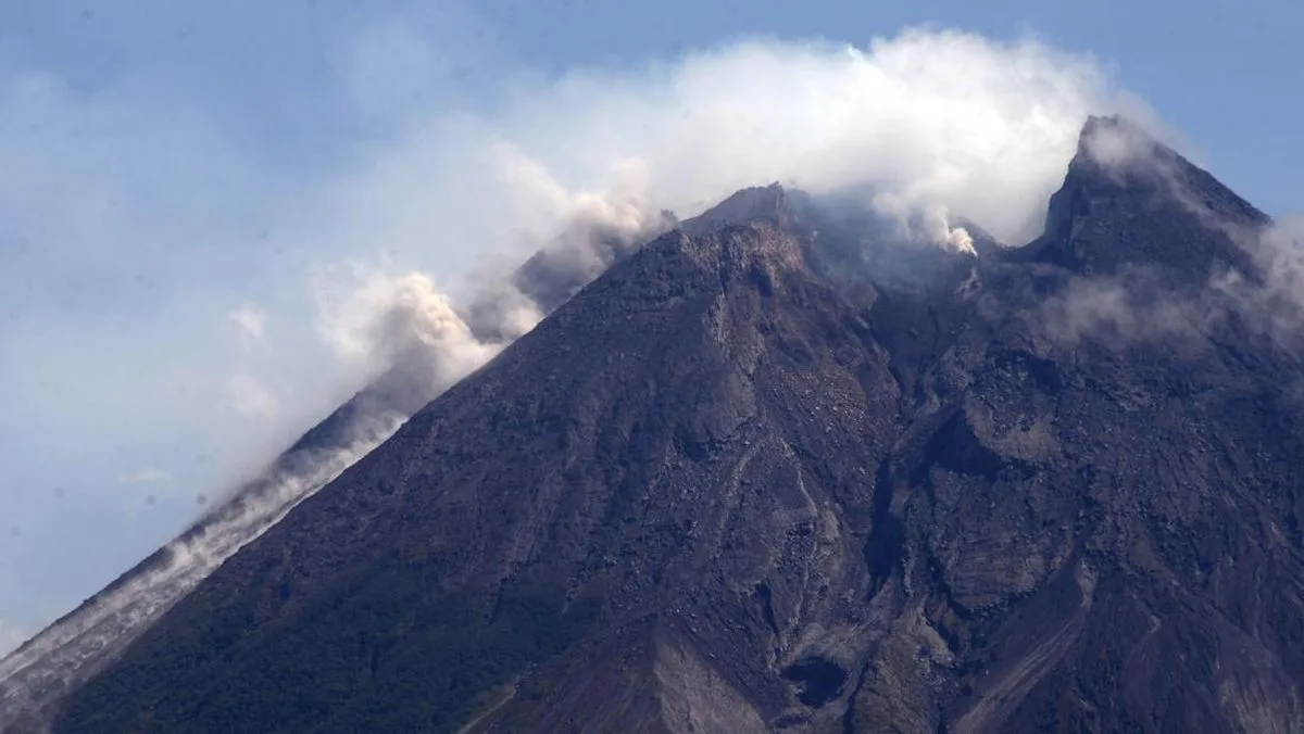 Ancaman Erupsi Eksplosif Merapi: BPPTKG Perpanjang Larangan Pendakian