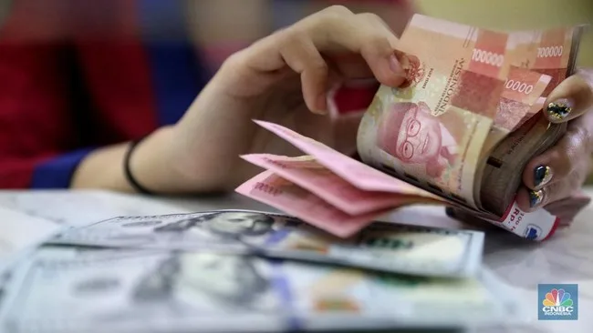 Rupiah Bangkit di Akhir Pekan, Dolar AS Tertekan Data Tenaga Kerja