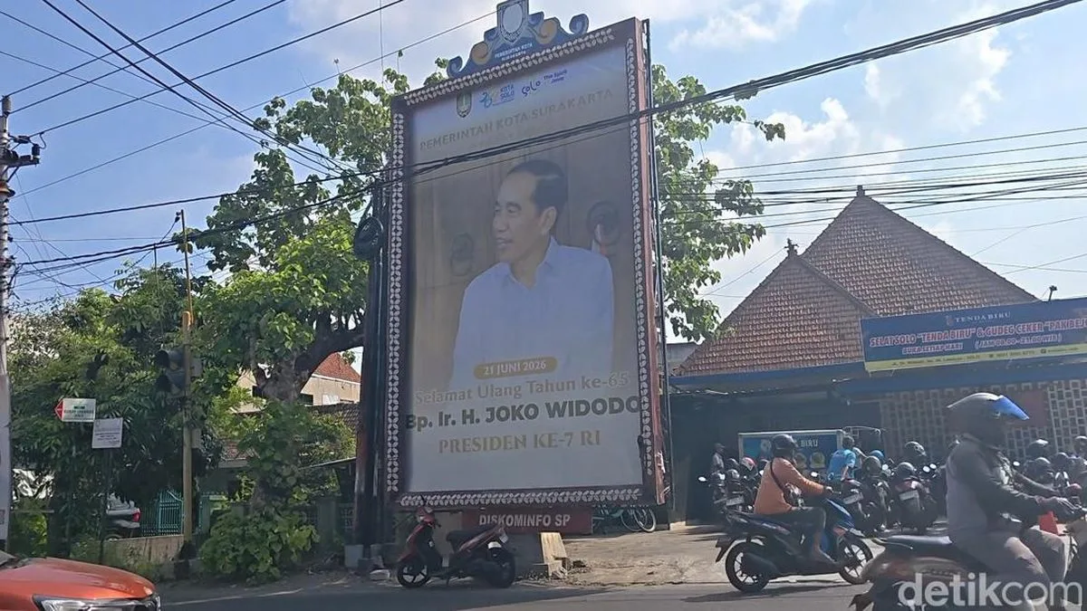 Baliho Ultah Jokowi Berlogo Pemkot, Wali Kota Solo Dilaporkan ke Kejaksaan