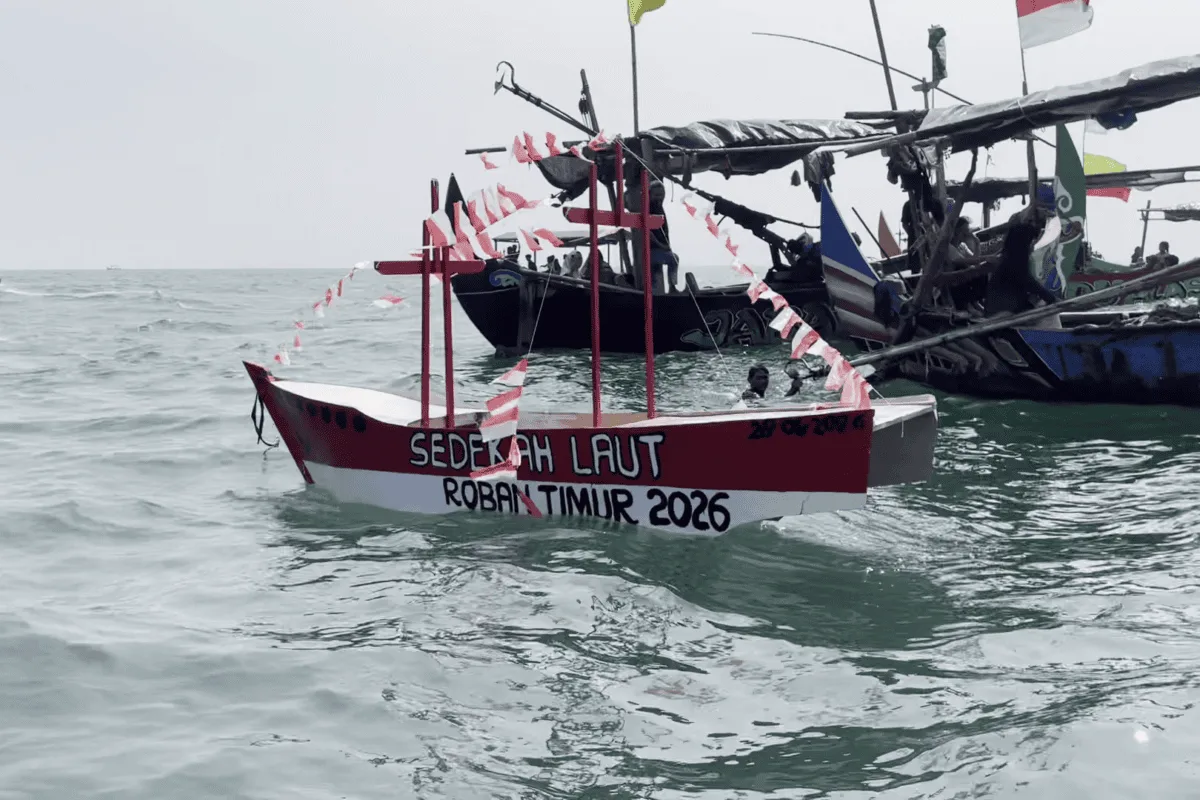 Sedekah Laut di Batang: Tradisi Syukur di Tengah Abrasi dan Desakan Industri