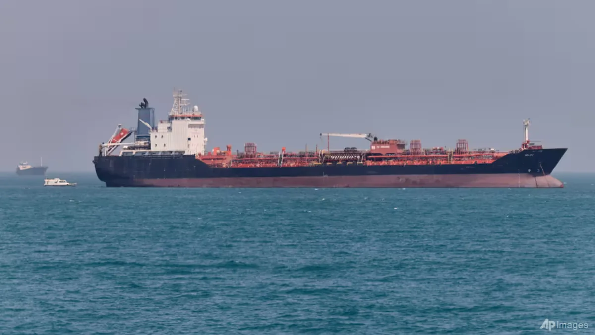 Proyektil Misterius Hantam Kapal Tanker di Selat Hormuz, Ketegangan Membara