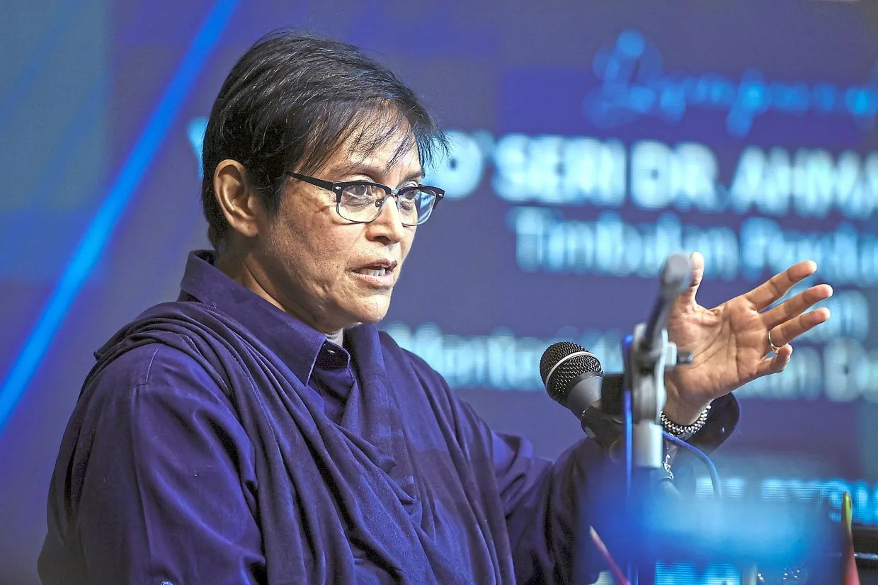 Malaysia Kaji Hukuman Cambuk bagi Penipu Daring dan Mekanisme Ganti Rugi Korban