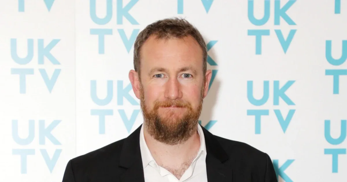 Alex Horne Bawa Semangat Taskmaster ke Rumah-Rumah Inggris Lewat Acara Baru