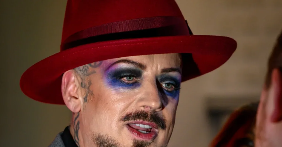 Boy George Lelang Koleksi Mode Ikonik: Dari Panggung ke Meja Lelang