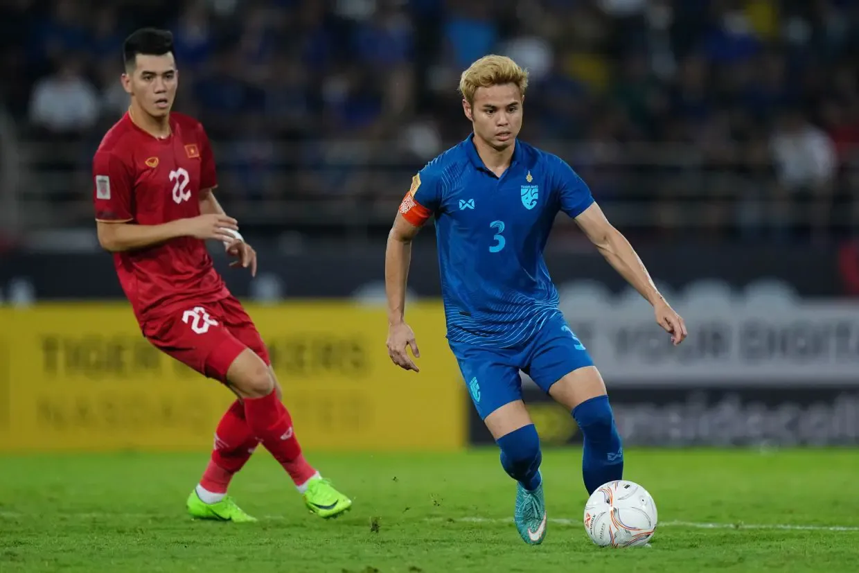 Theerathon Bunmathan: Legenda Sepak Bola ASEAN yang Tak Lekang oleh Waktu