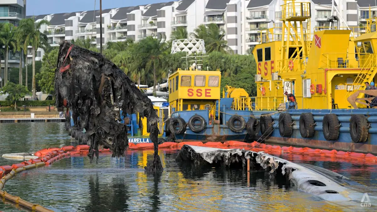 Operasi Evakuasi Kapal Pesiar Mewah di Sentosa Cove Dimulai, Sisa Bangkai Masih Tertinggal