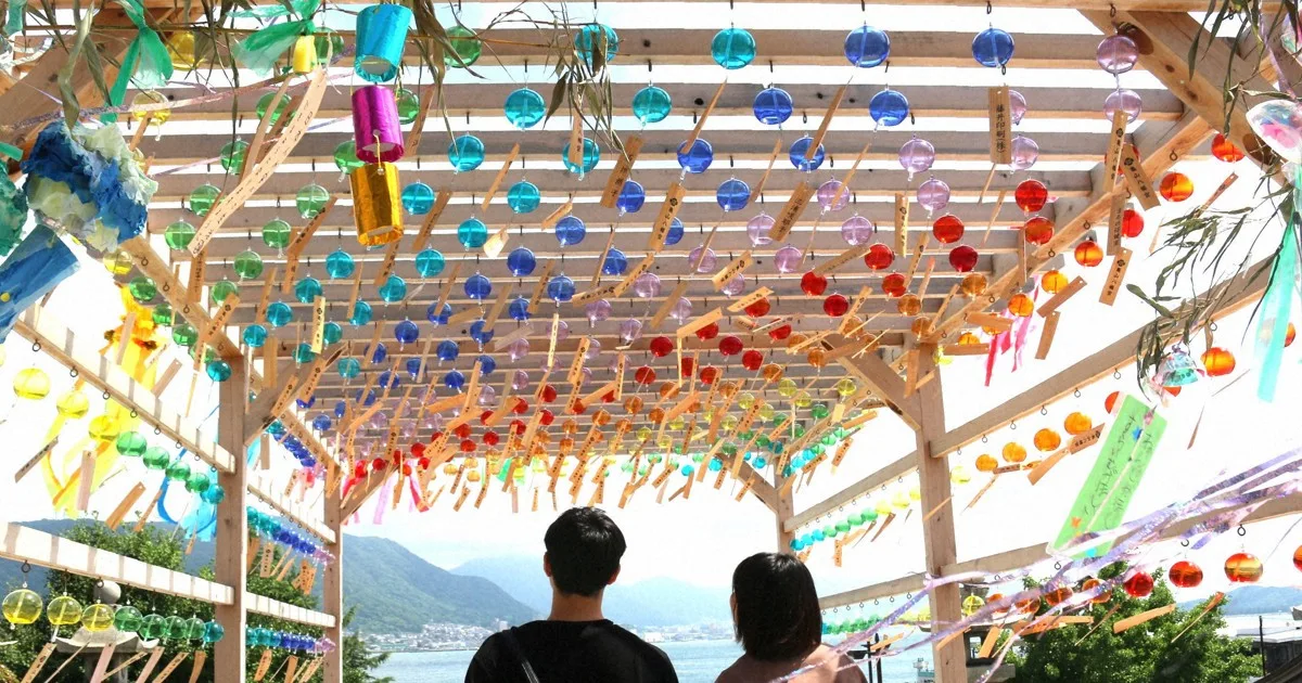 800 Lonceng Angin Gaya Edo Hiasi Festival Musim Panas di Kuil Jepang
