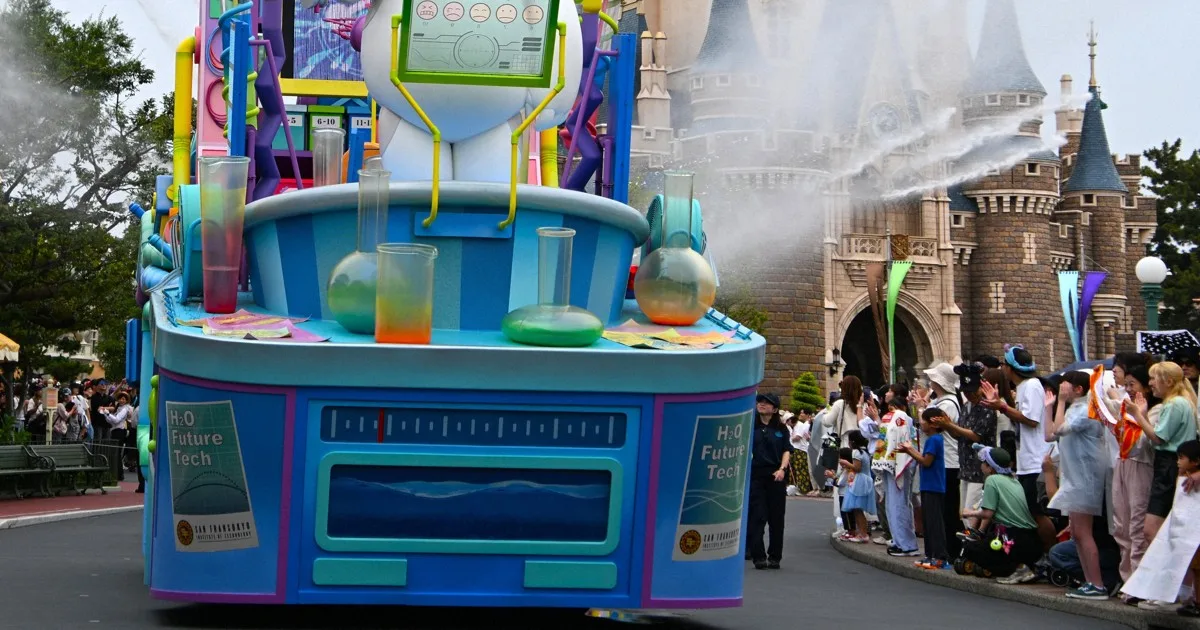 Tokyo Disney Resort Siram Pengunjung dengan Air untuk Lawan Panas: Program Summer Cool-off Berlangsung hingga September