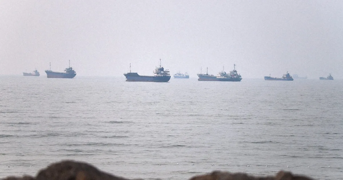 AS dan Iran Saling Serang di Selat Hormuz: Negosiasi Gencatan Senjata di Ambang Kehancuran